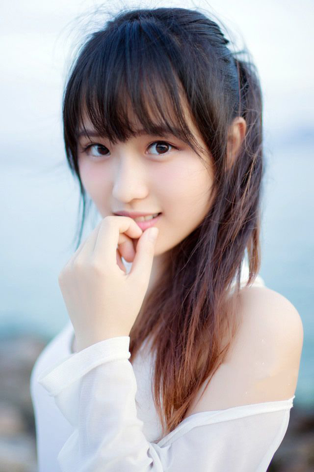 “不会。”小乔摇了摇头，眼中的茫然之色更浓：“妾身也不知道。”